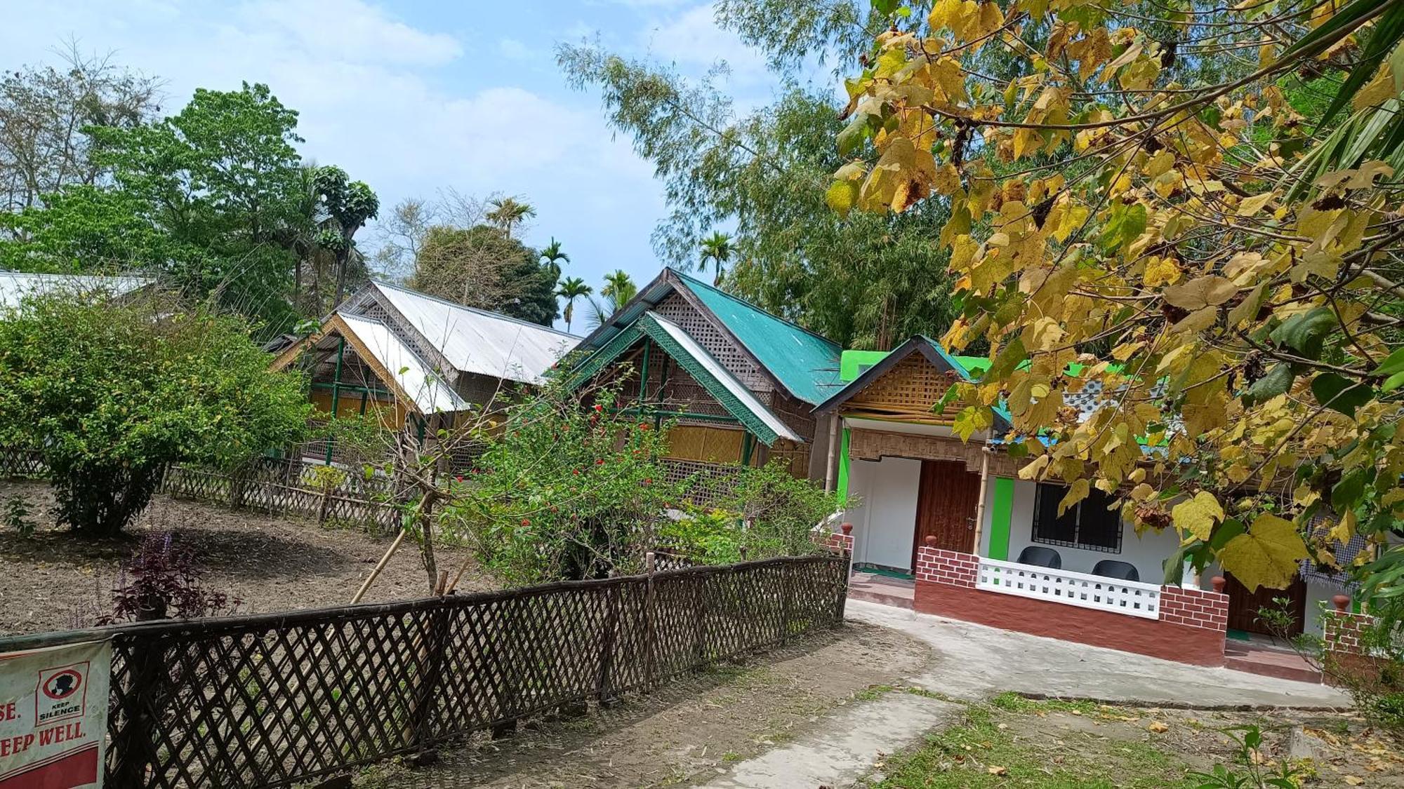 Jyoti Home Bamboo Garden Lodge Majuli Esterno foto